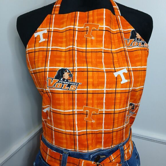 Tennessee Vols 2 Piece Handmade Apron and Oven Mitt UT Vols Set - Picture 3 of 8